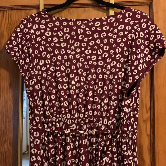 Isabel Maternity Knit Dress, high low hem, short sleeve, burgundy leopard print - Picture 3 of 3